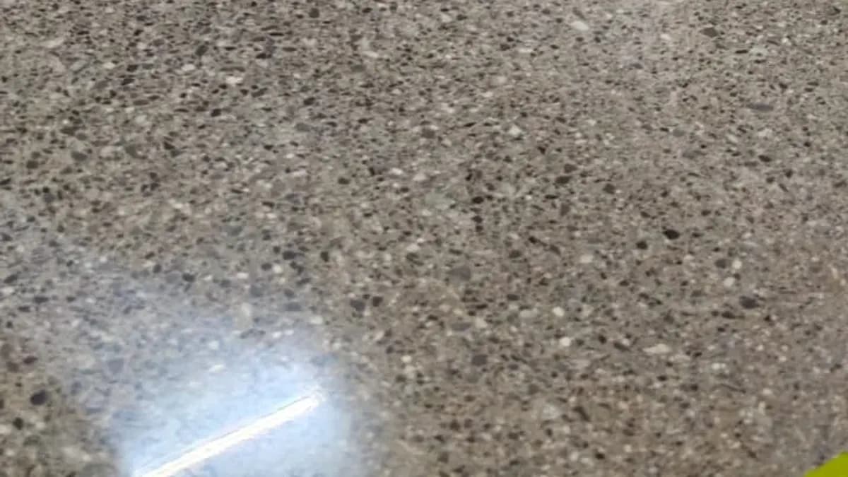 Beton Parlatma mı Epoksi mi? Depo ve Fabrikalar İçin Karşılaştırma